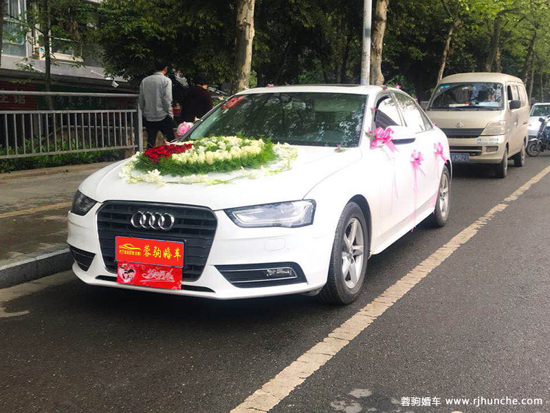 第二队:三圣乡6台白色奥迪a4l婚车车队